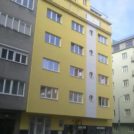 My Centre Address * 布尔诺
